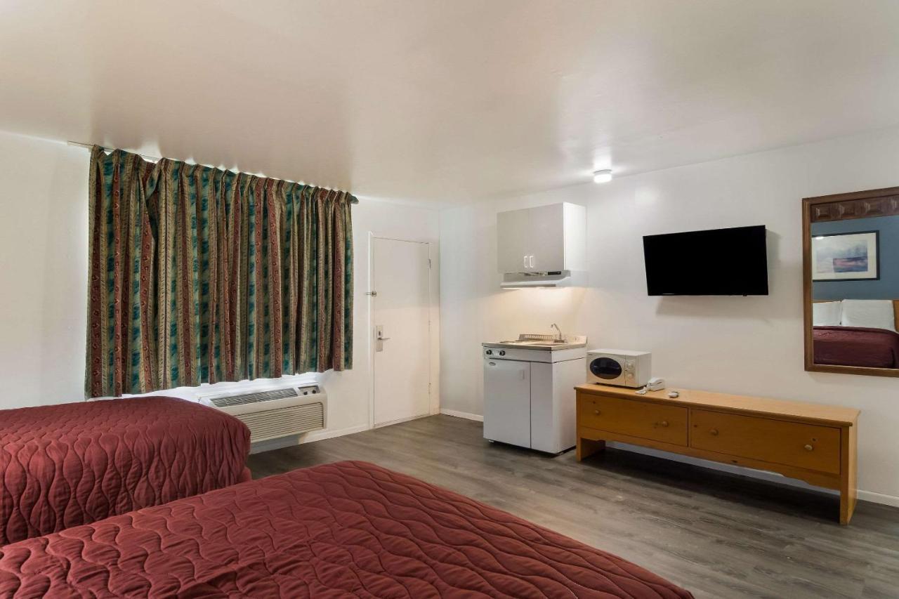 Rodeway Inn & Suites Sidney Historic Downtown I-80 Экстерьер фото